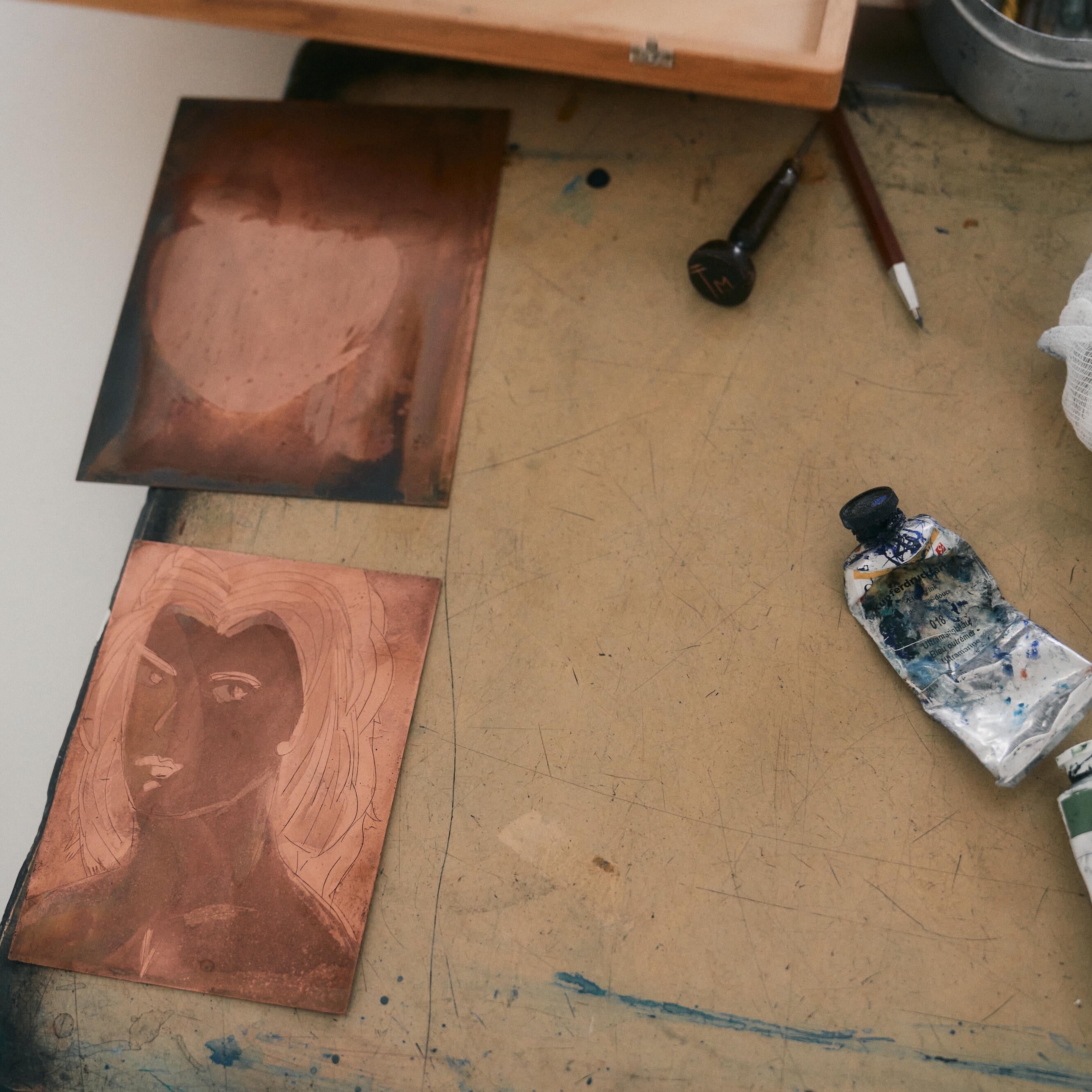 Etching plates in the studio of Donna Volta Newmen. Photograph by Victoria Kaempfe